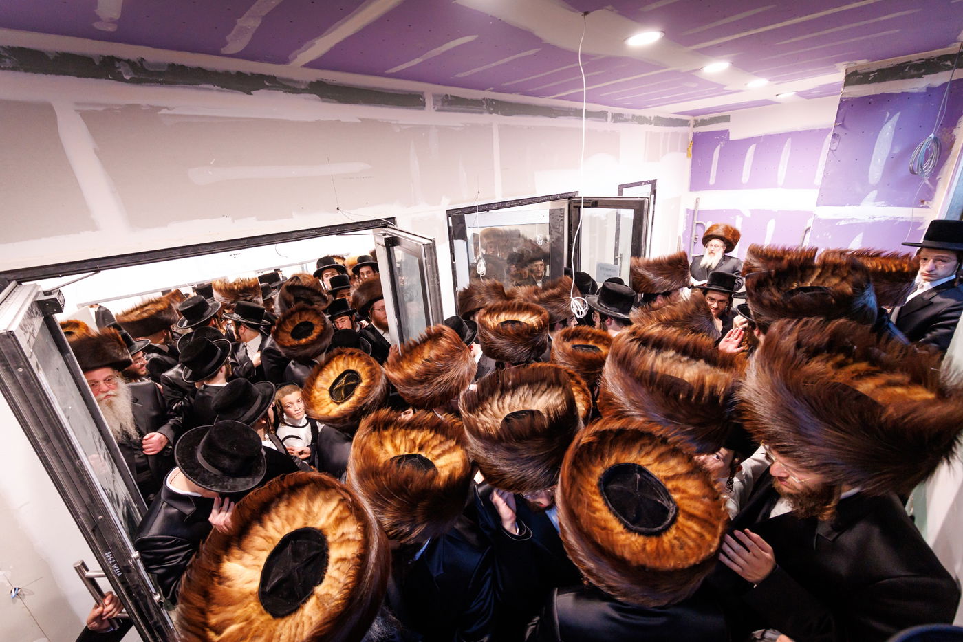 קביעת מזוזות וראש השנה בחצה"ק באבוב 45