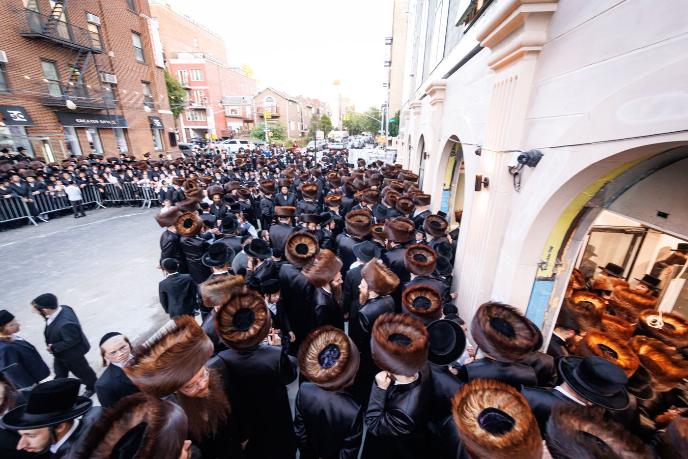קביעת מזוזות וראש השנה בחצה"ק באבוב 45