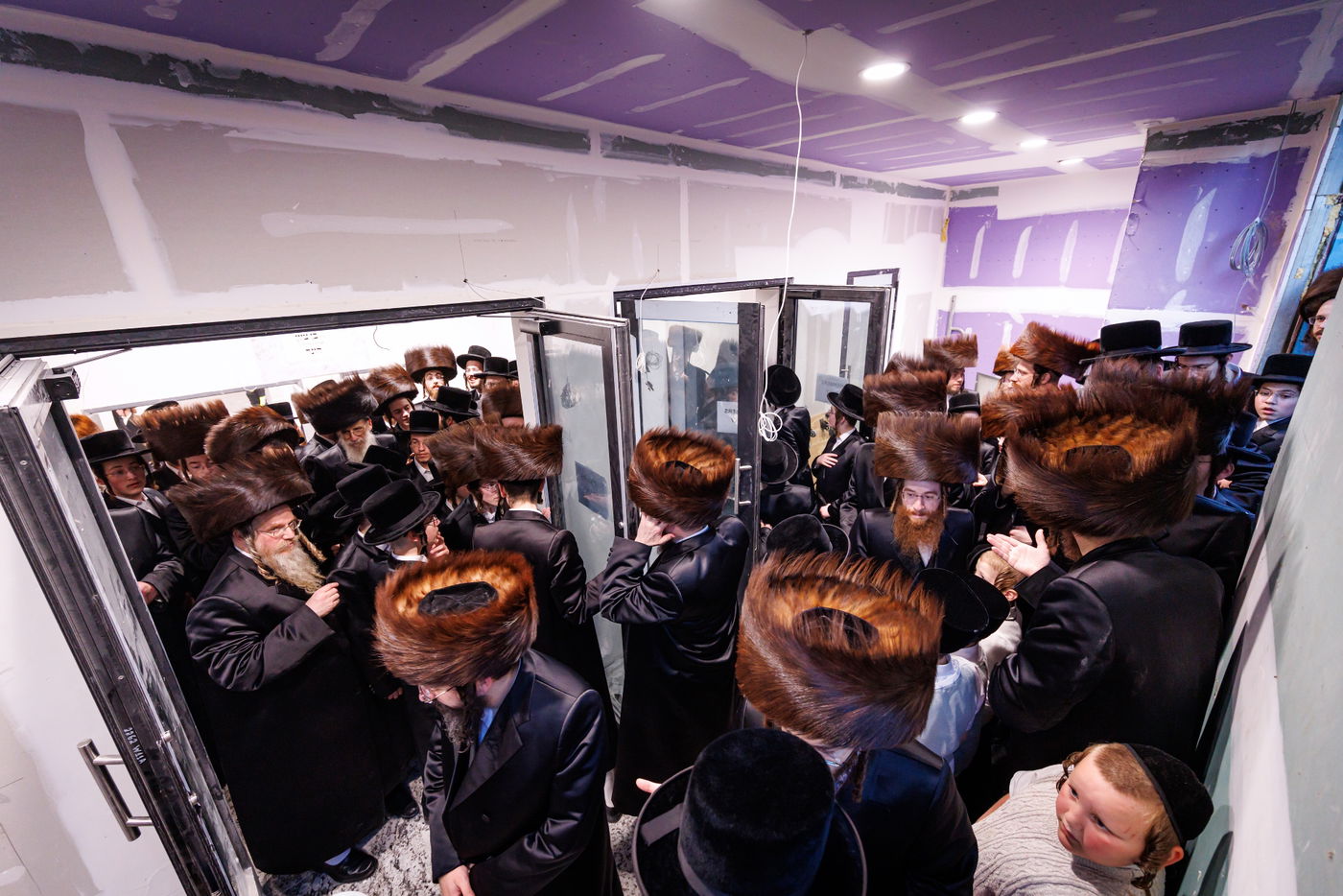 קביעת מזוזות וראש השנה בחצה"ק באבוב 45