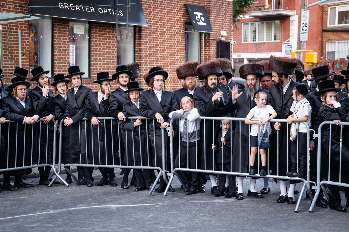 קביעת מזוזות וראש השנה בחצה"ק באבוב 45