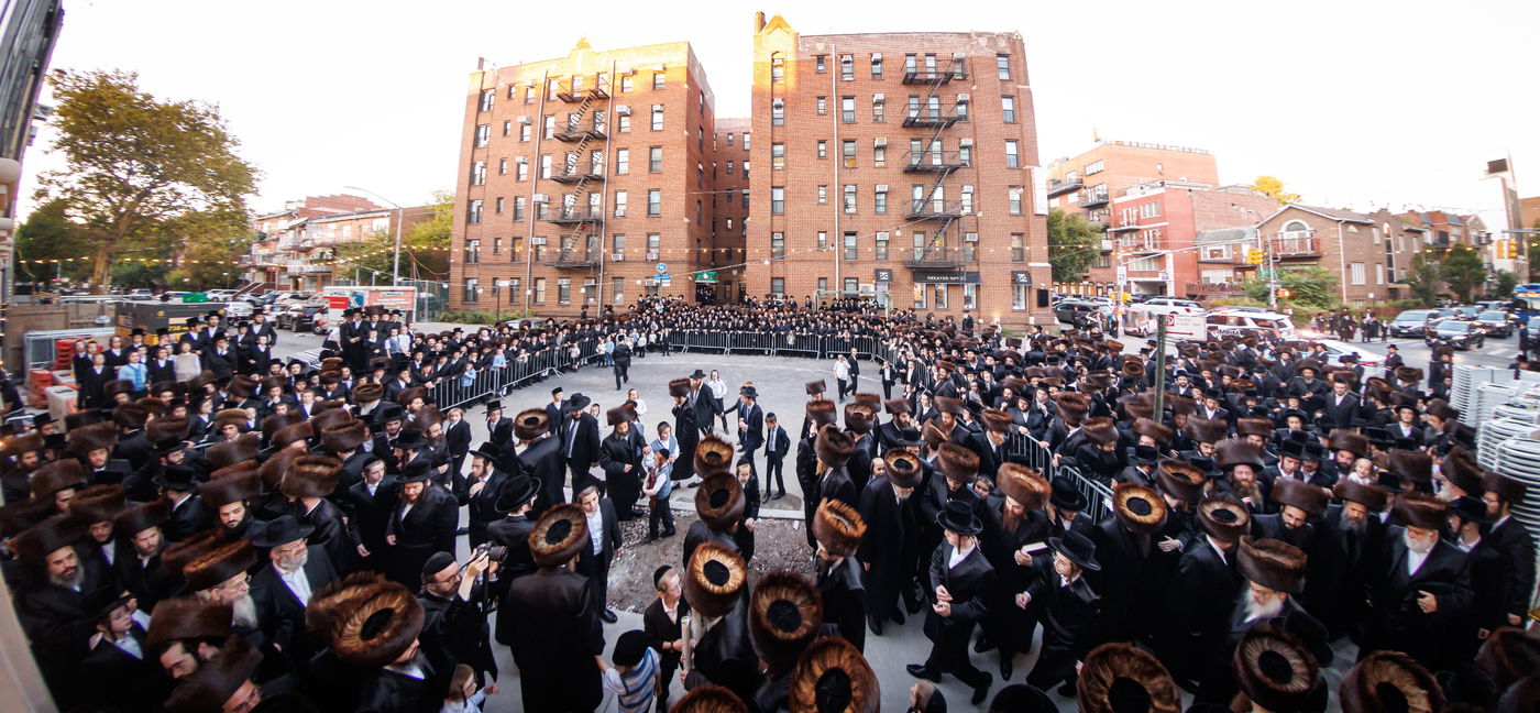 קביעת מזוזות וראש השנה בחצה"ק באבוב 45