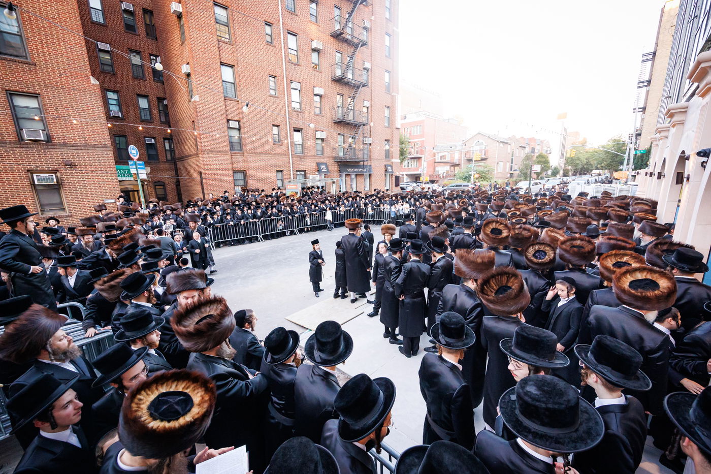 קביעת מזוזות וראש השנה בחצה"ק באבוב 45