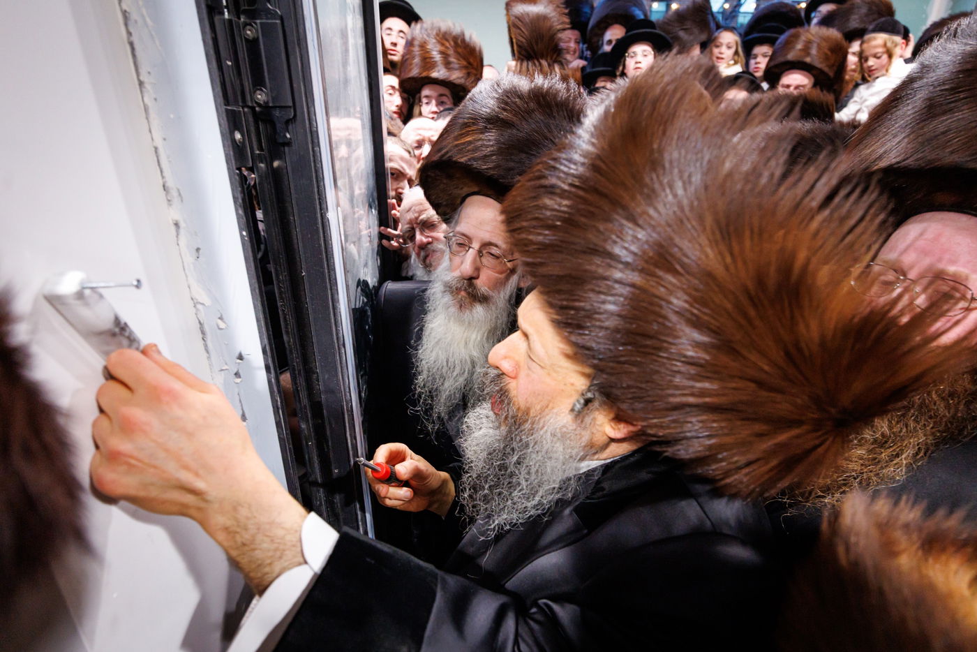 קביעת מזוזות וראש השנה בחצה"ק באבוב 45