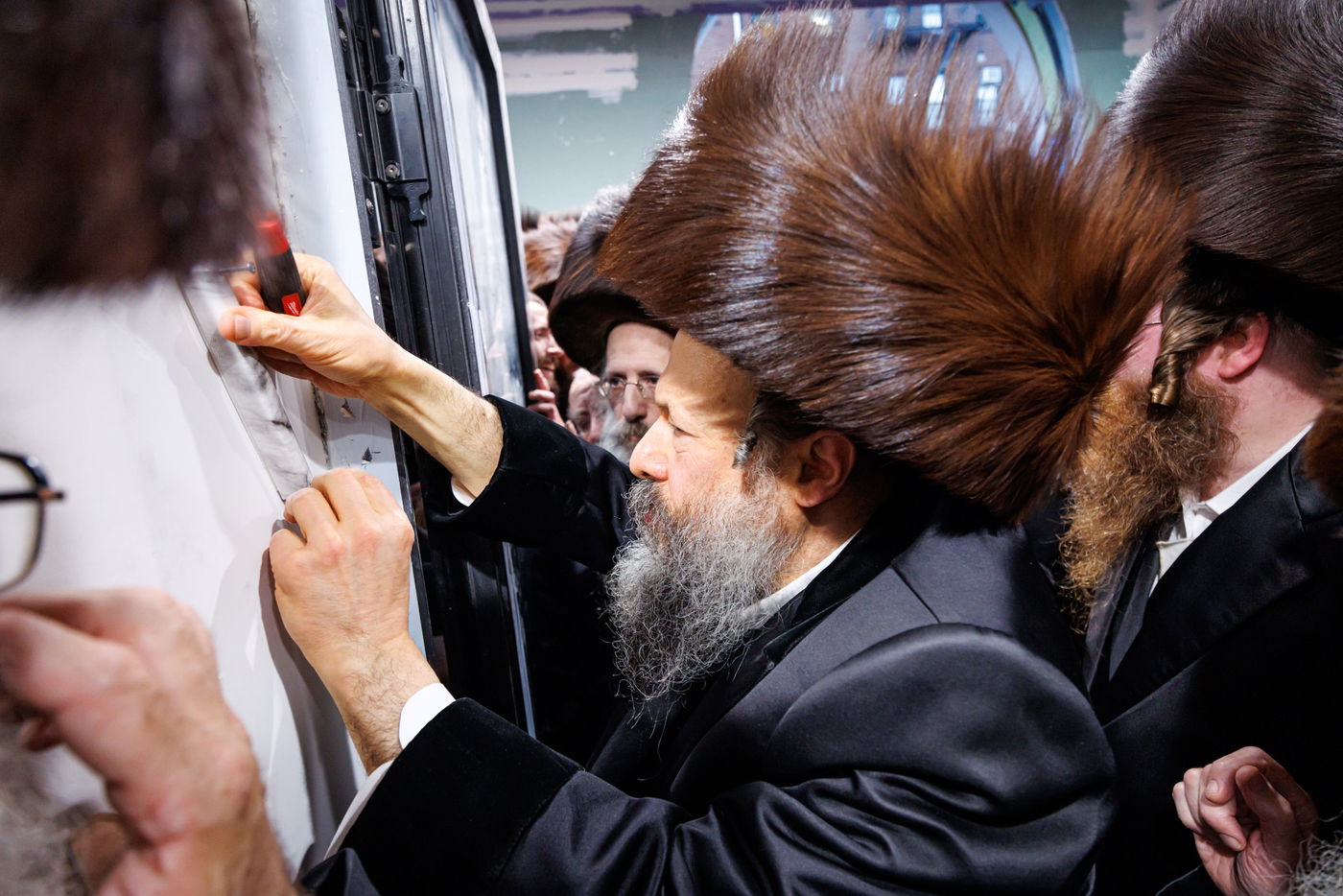 קביעת מזוזות וראש השנה בחצה"ק באבוב 45