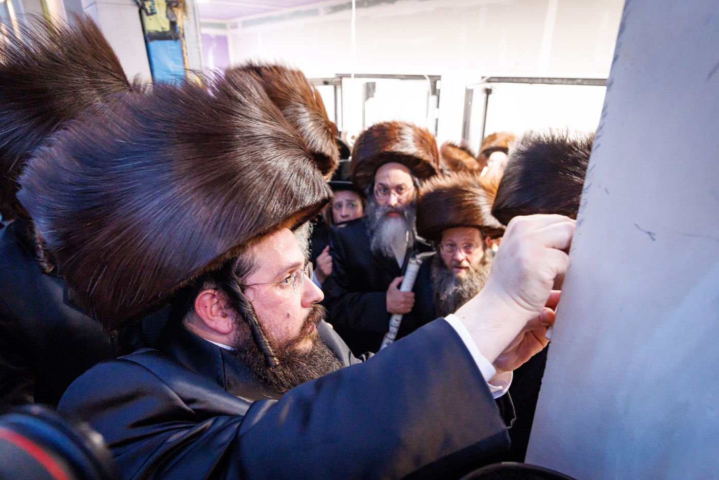 קביעת מזוזות וראש השנה בחצה"ק באבוב 45