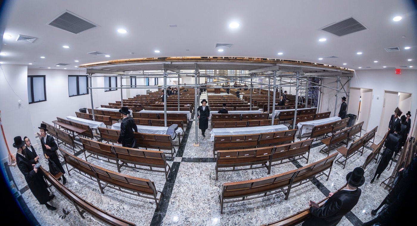 קביעת מזוזות וראש השנה בחצה"ק באבוב 45