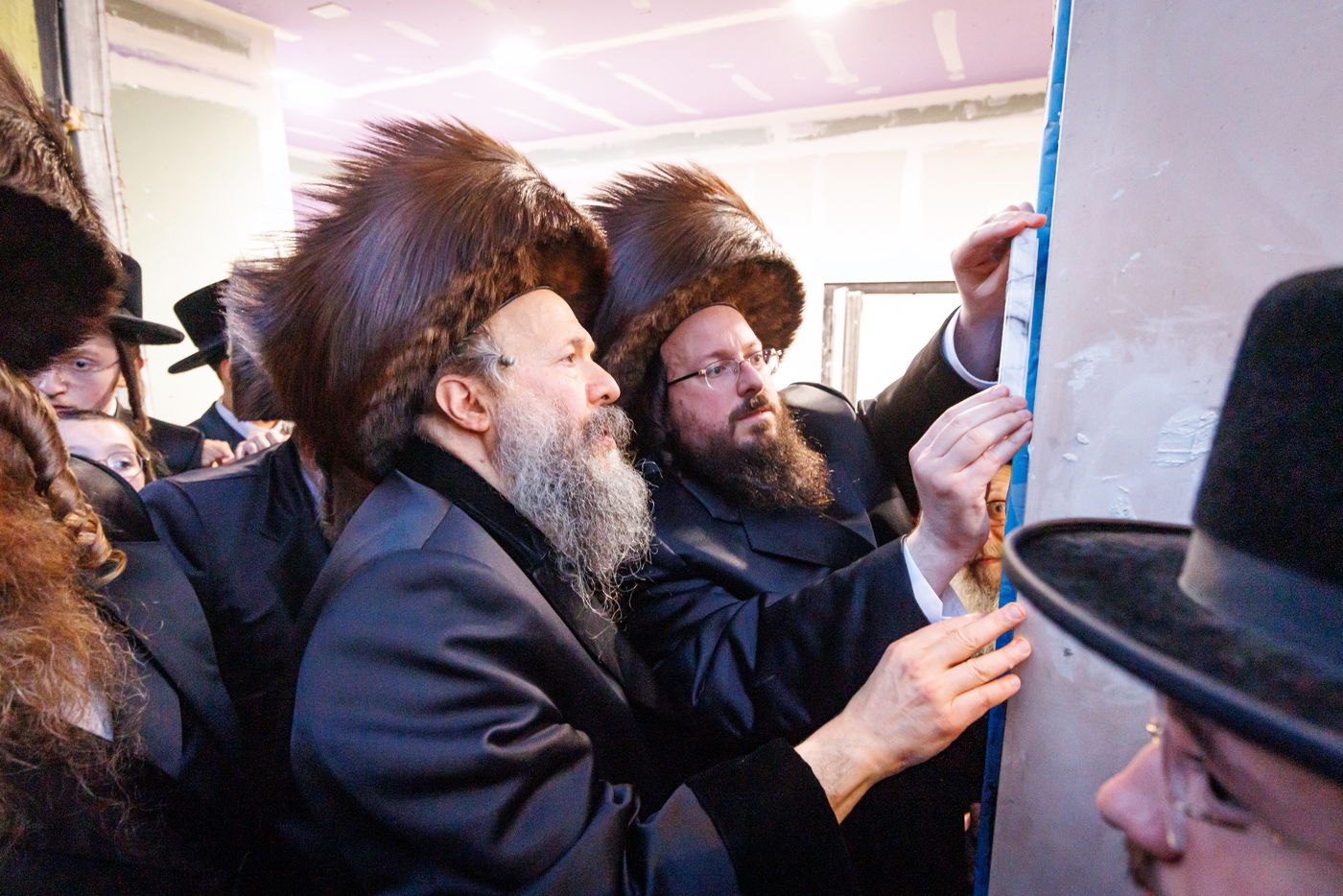 קביעת מזוזות וראש השנה בחצה"ק באבוב 45