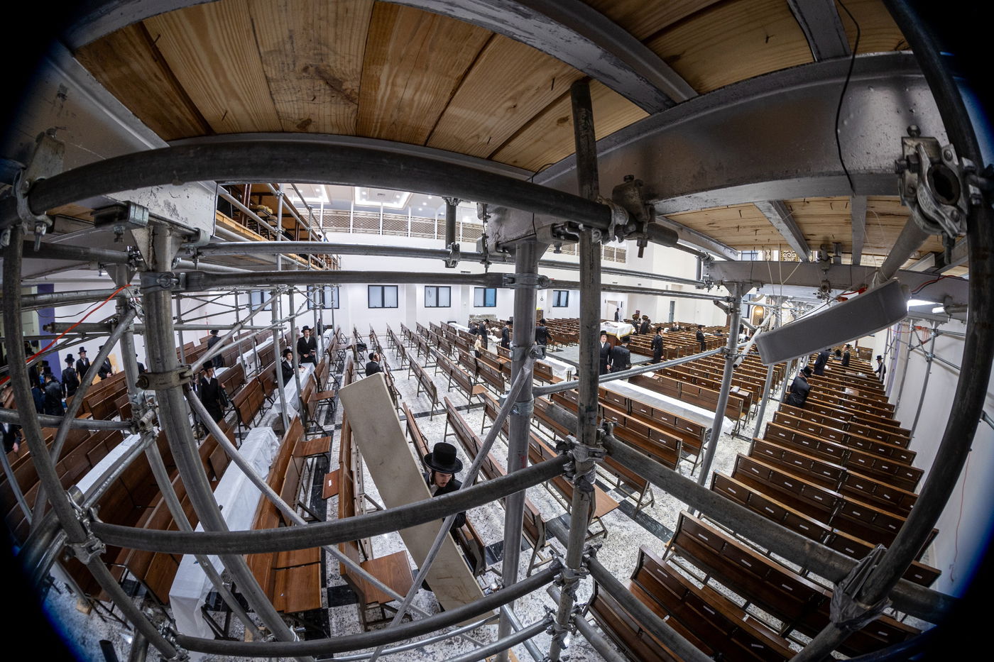 קביעת מזוזות וראש השנה בחצה"ק באבוב 45