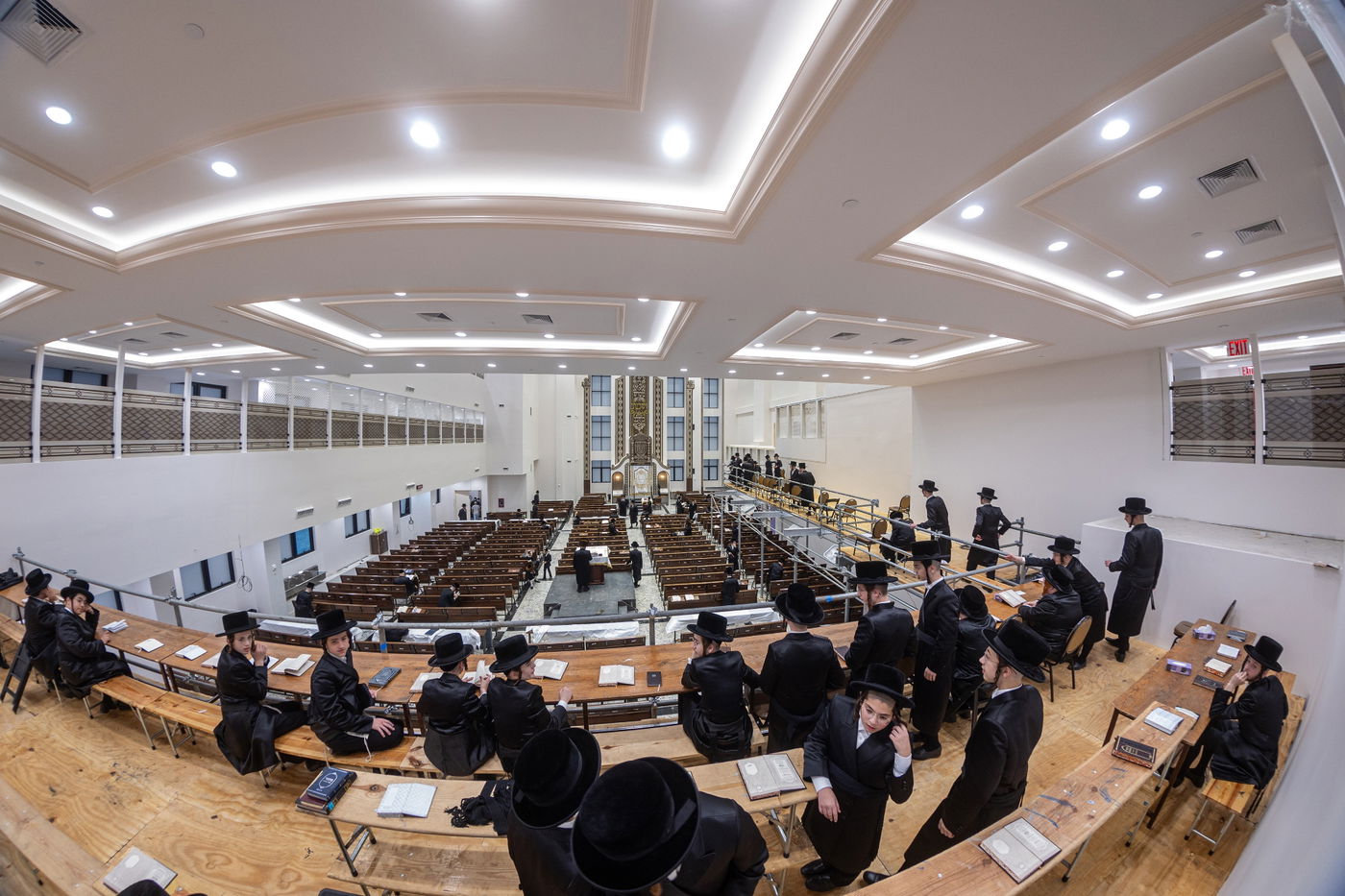 קביעת מזוזות וראש השנה בחצה"ק באבוב 45