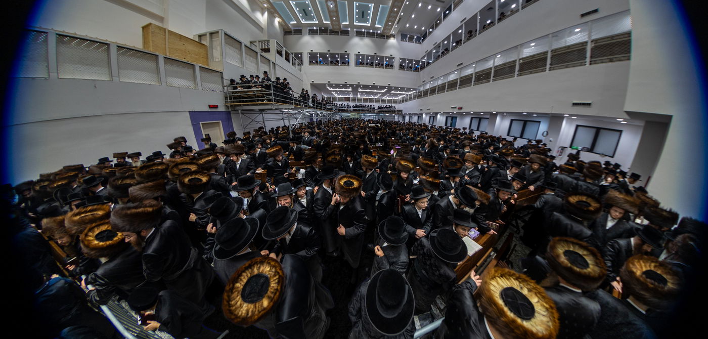 קביעת מזוזות וראש השנה בחצה"ק באבוב 45