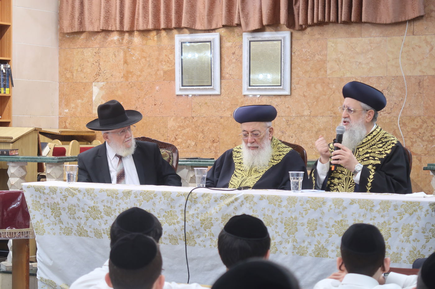 הראשלצי"ם הגר"ד יוסף והגרש"מ עמאר בכסא רחמים