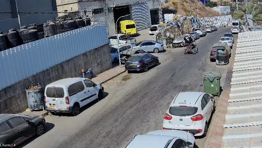 היריות לעבר העסק