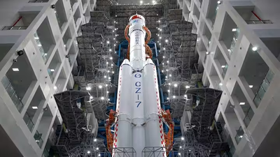 טיל חלל סיני במפעל המשלב בינה מלאכותית