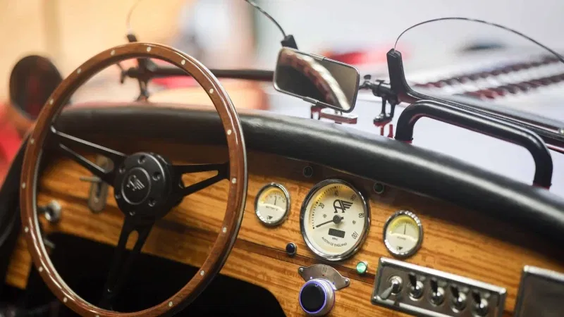 פנים בסגנון הרטרו המקורי