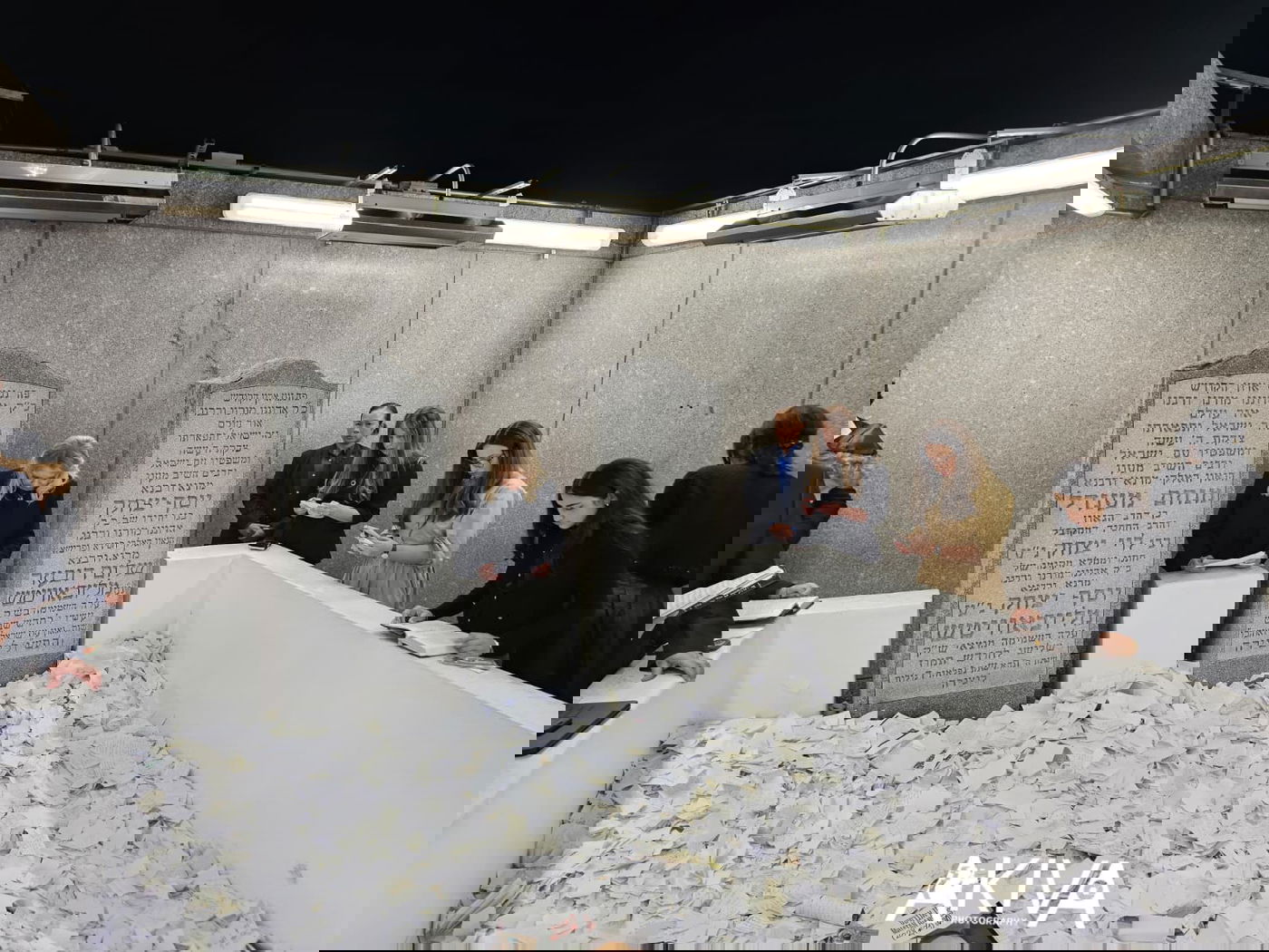 ערב הפגישה הגורלית עם טראמפ: שרה נתניהו נשאה תפילה באוהל הרבי מחב"ד