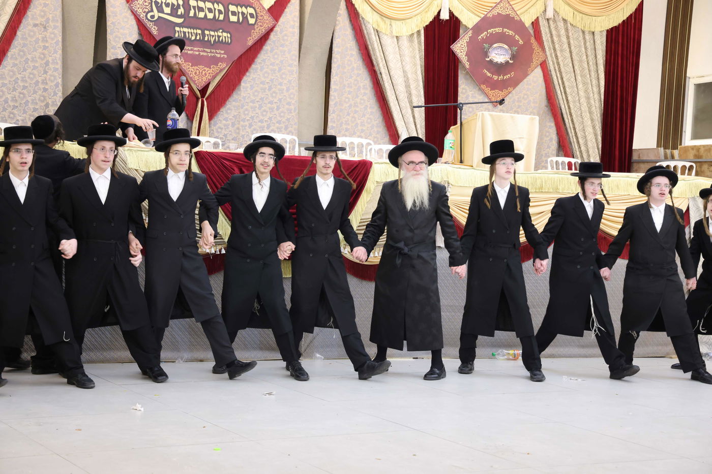 סיום מסכת גיטין בישיבת סאטמר ירושלים