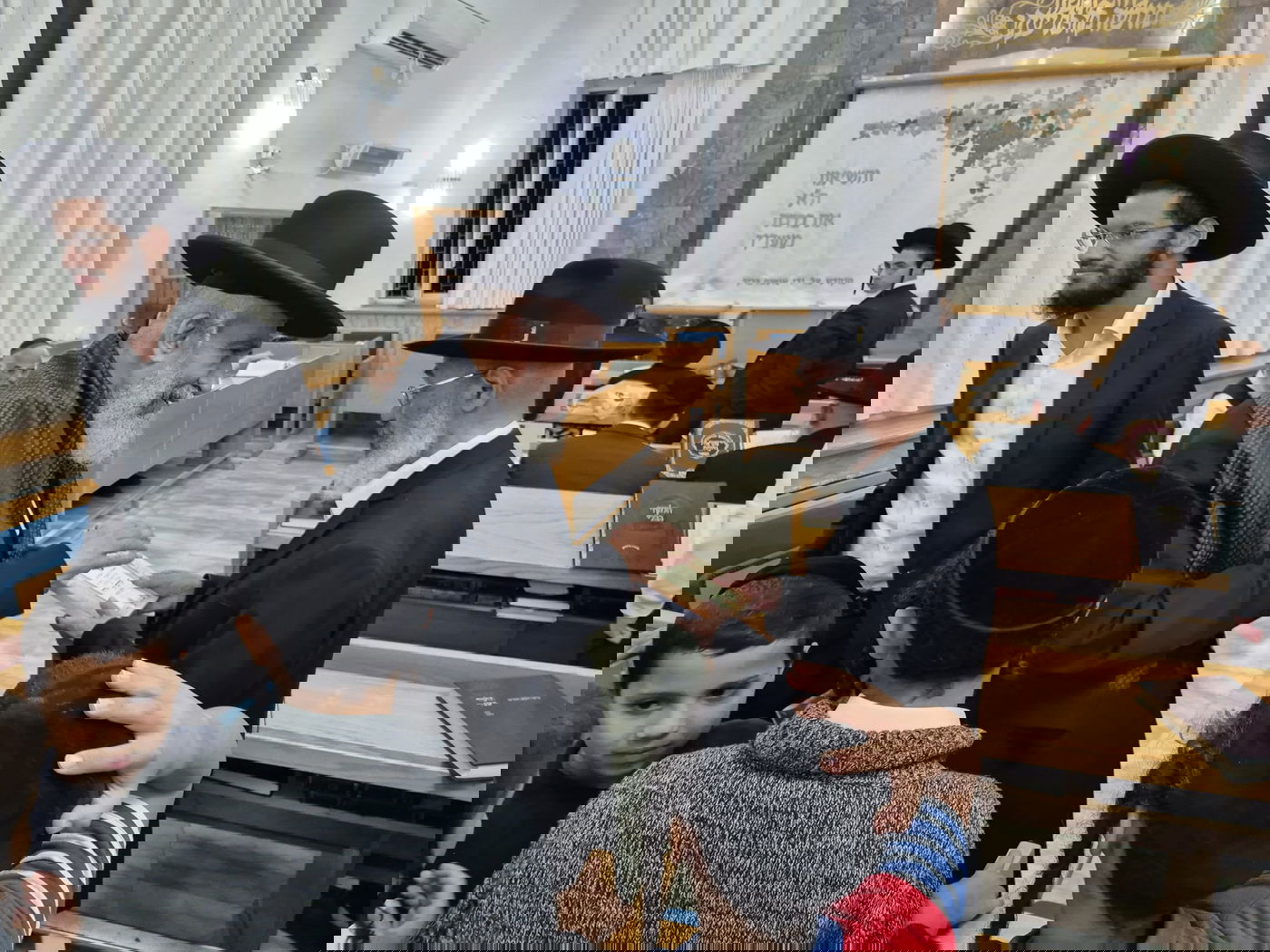 רב ביהכנ"ס מסילת ישרים, הרב יוסף אביני, עם הגאון הגר"י רצאבי