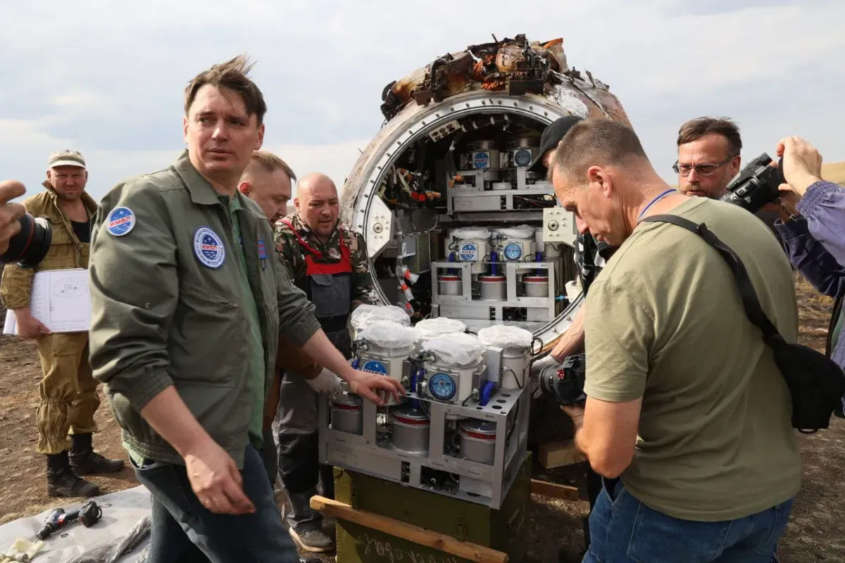 הקפסולות עם בעלי החיים מחולצות מהלווין