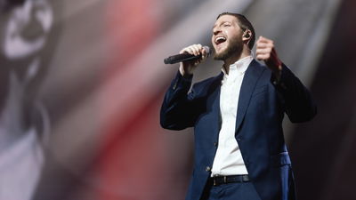 דניאל יטיב בגרסת הלייב ללהיט שלו: "ותן בליבנו"