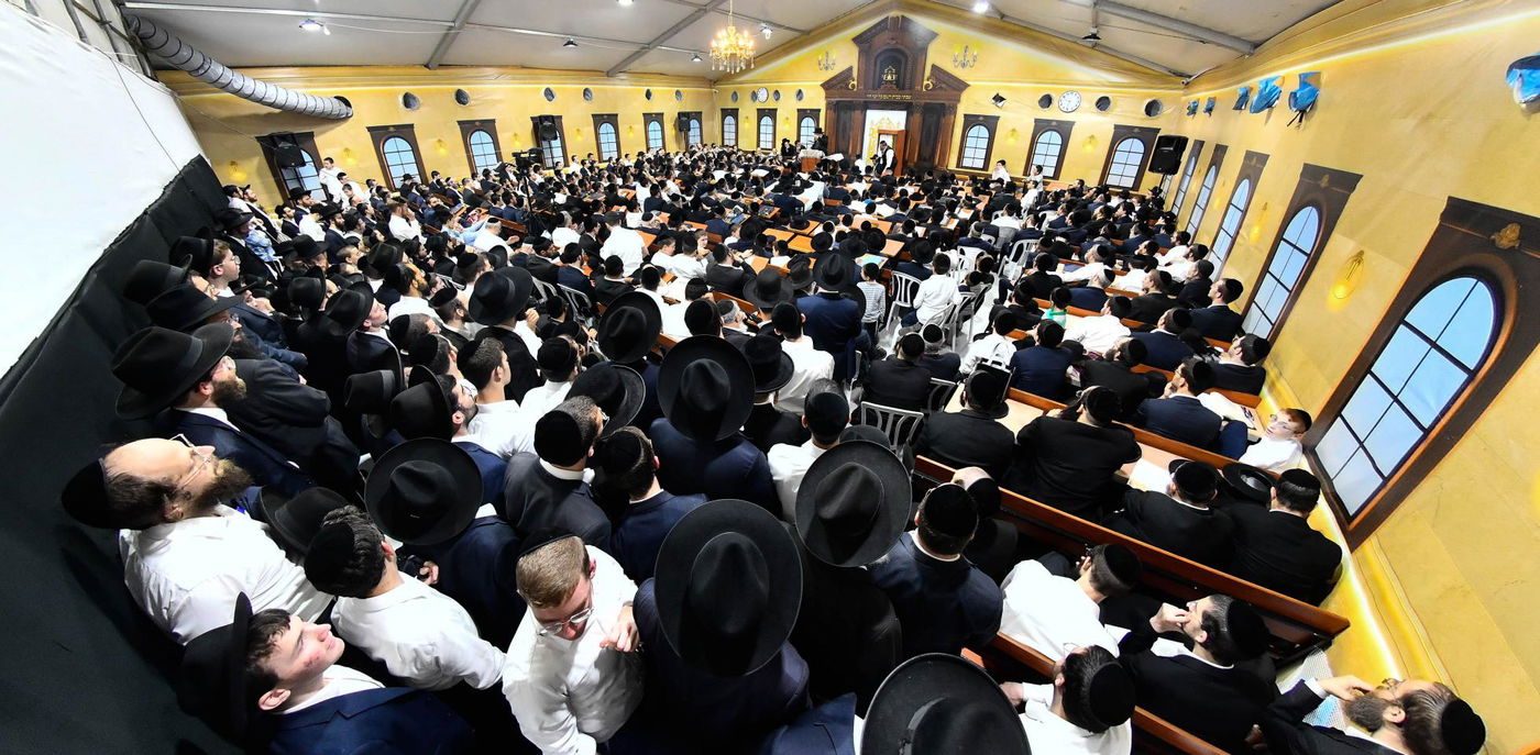 הגאון רבי משה הלל הירש בשיחה בבית השם