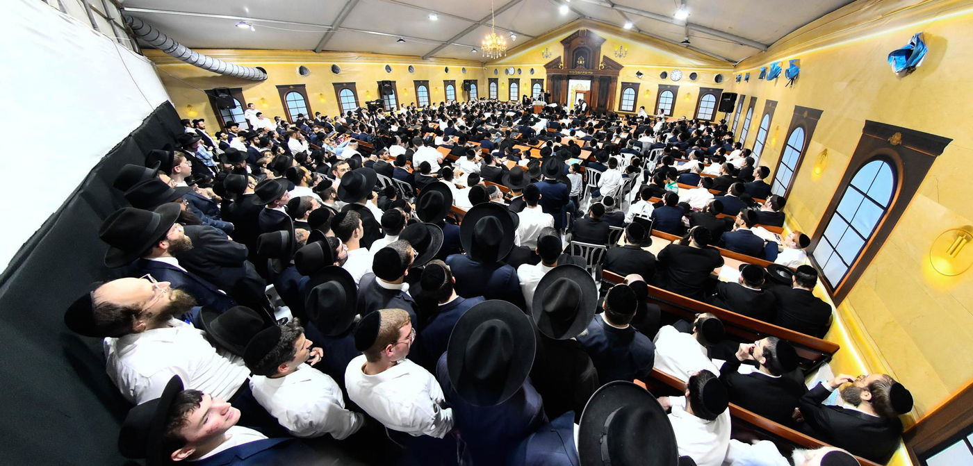 הגאון רבי משה הלל הירש בשיחה בבית השם