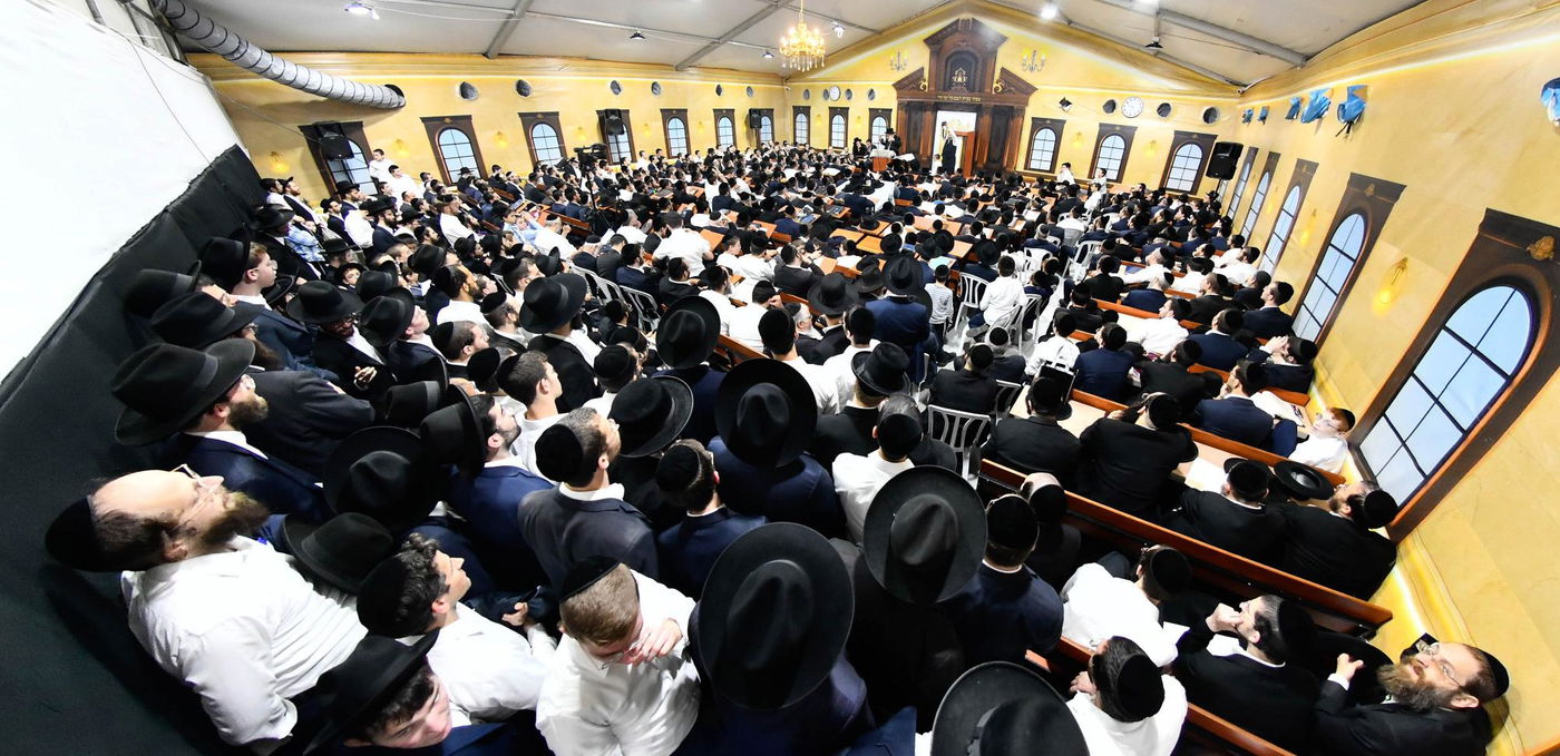 הגאון רבי משה הלל הירש בשיחה בבית השם