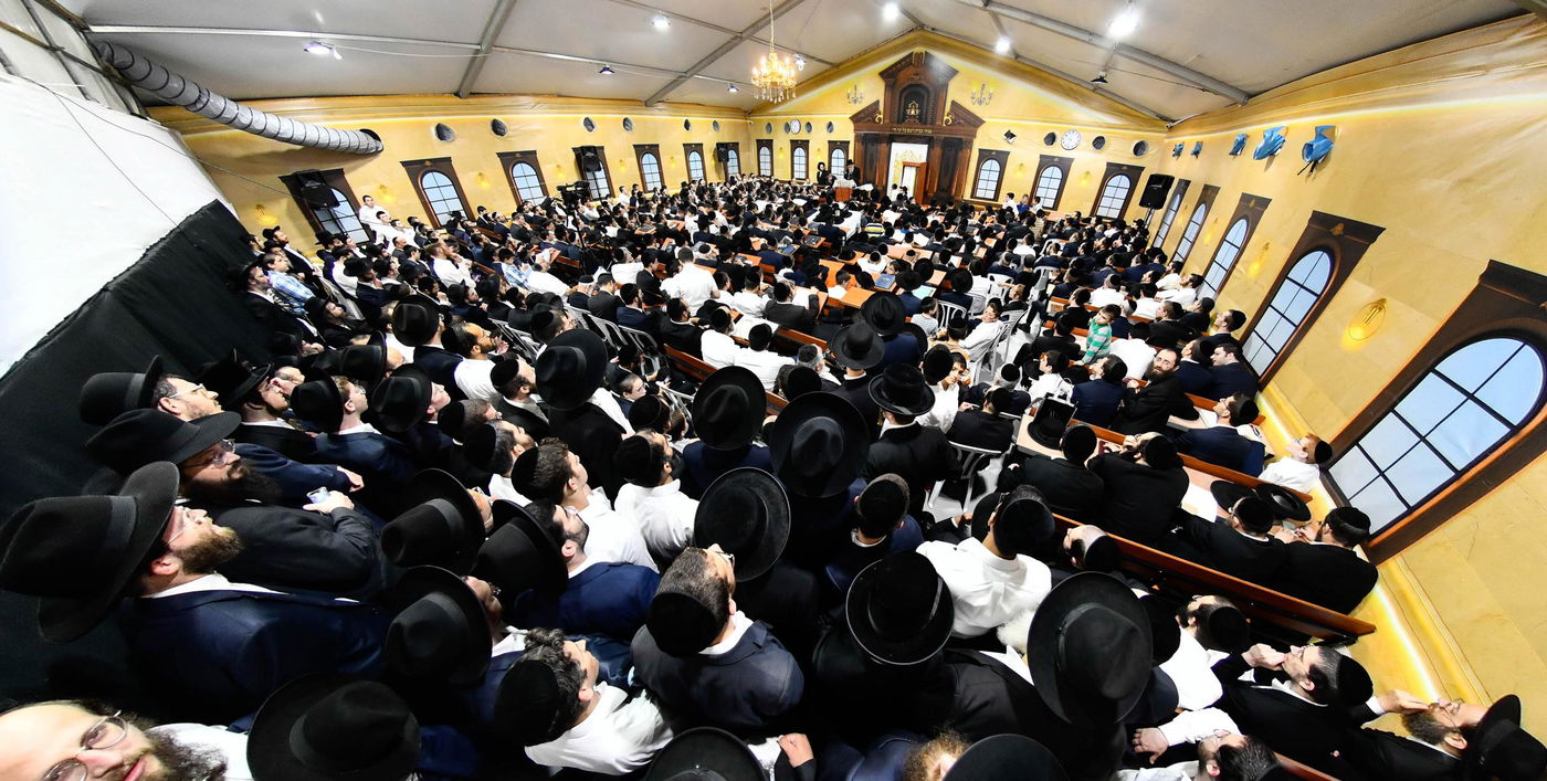 הגאון רבי משה הלל הירש בשיחה בבית השם