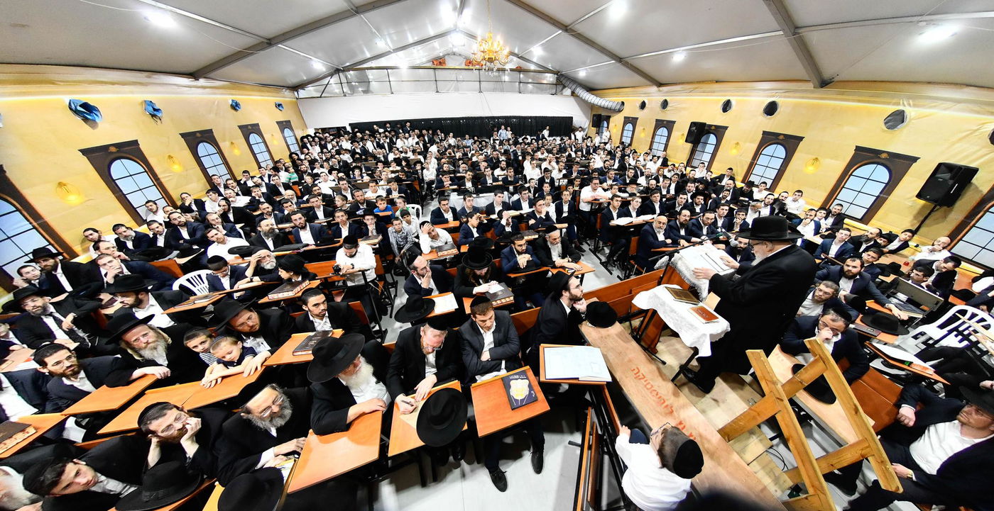 הגאון רבי משה הלל הירש בשיחה בבית השם