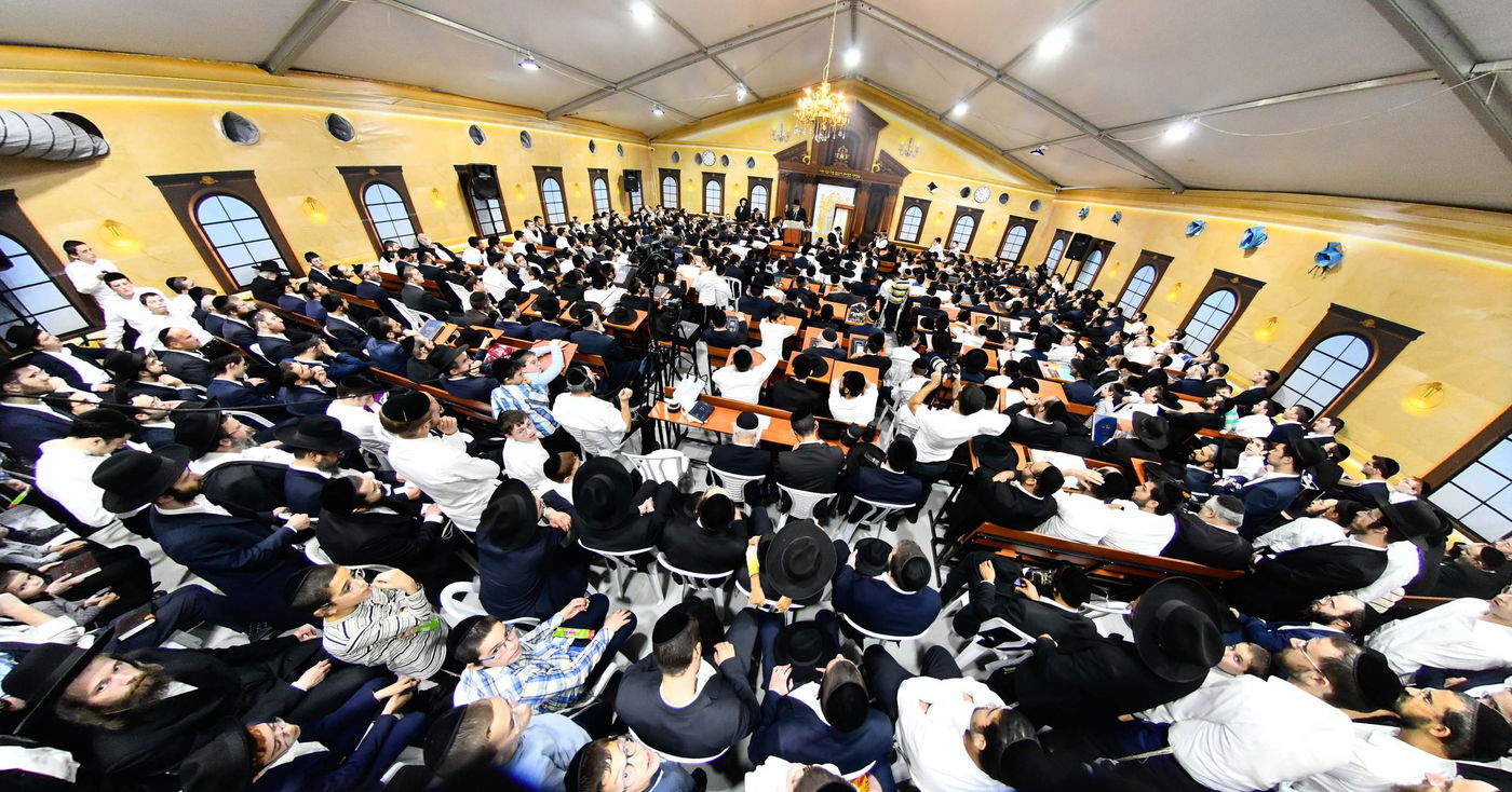 הגאון רבי משה הלל הירש בשיחה בבית השם