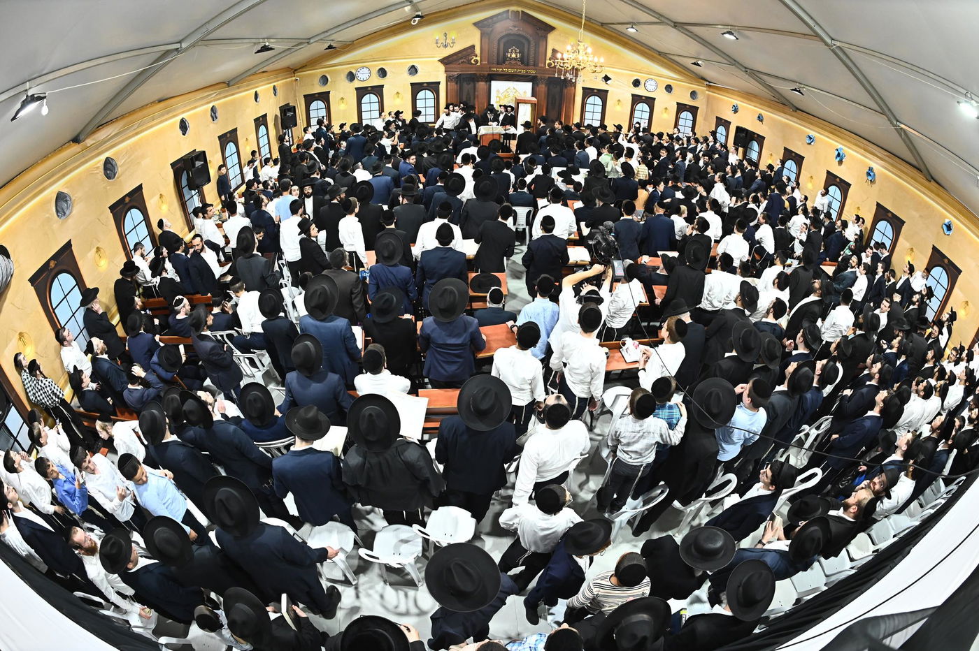 הגאון רבי משה הלל הירש בשיחה בבית השם