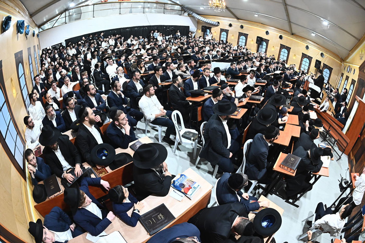 הגאון רבי משה הלל הירש בשיחה בבית השם