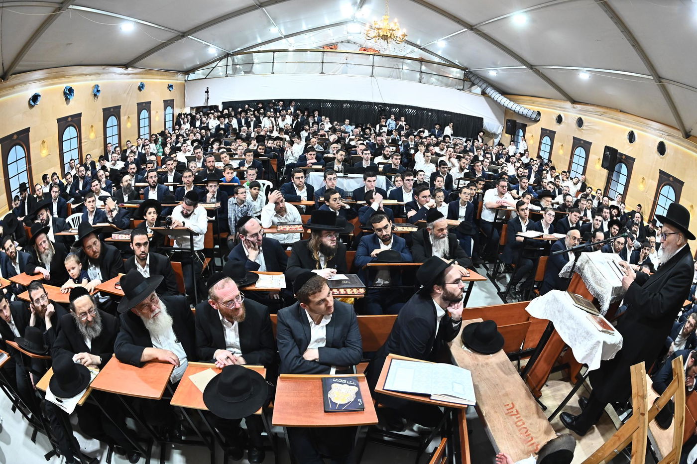 הגאון רבי משה הלל הירש בשיחה בבית השם