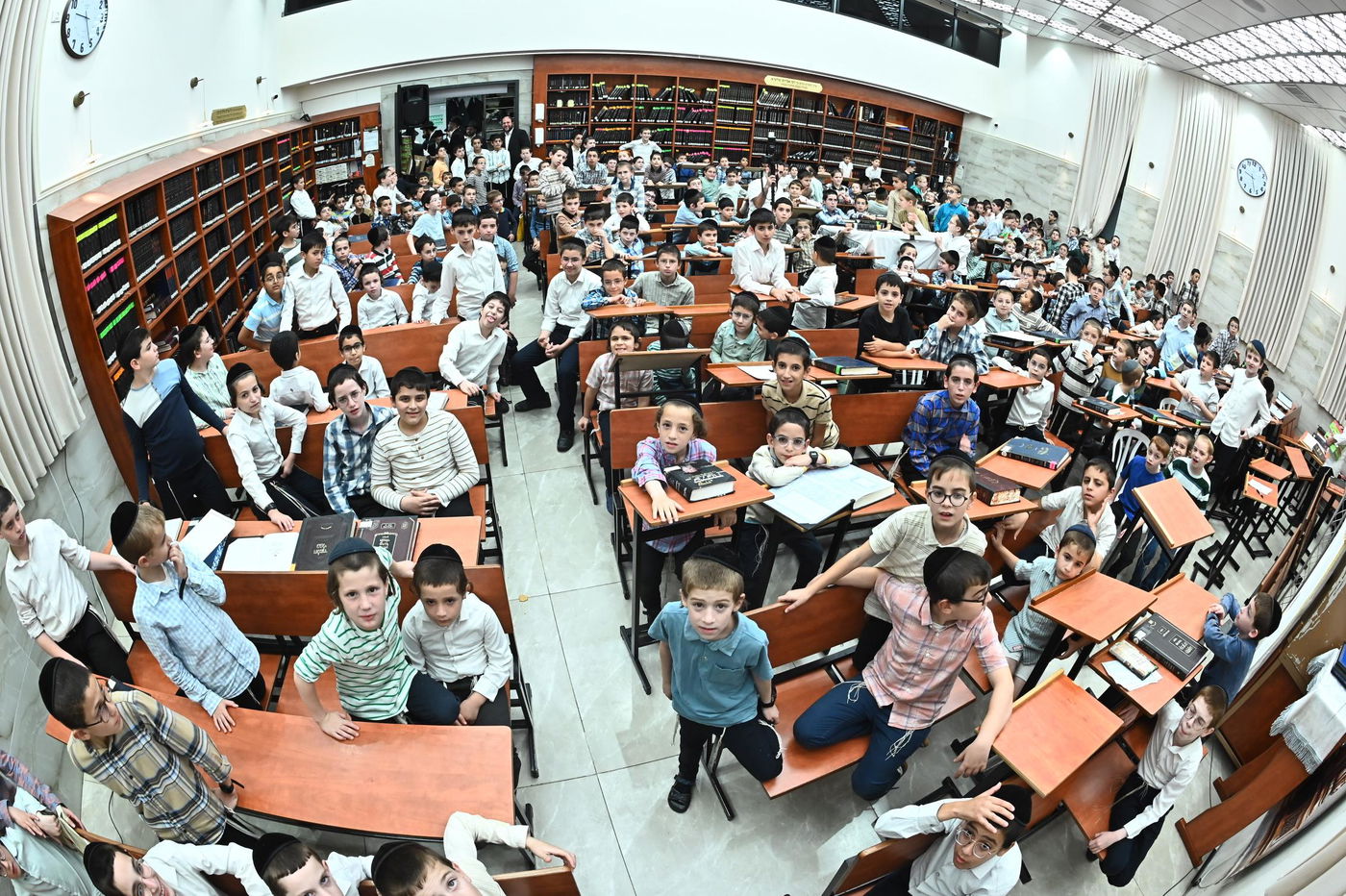 הגאון רבי משה הלל הירש בשיחה בבית השם