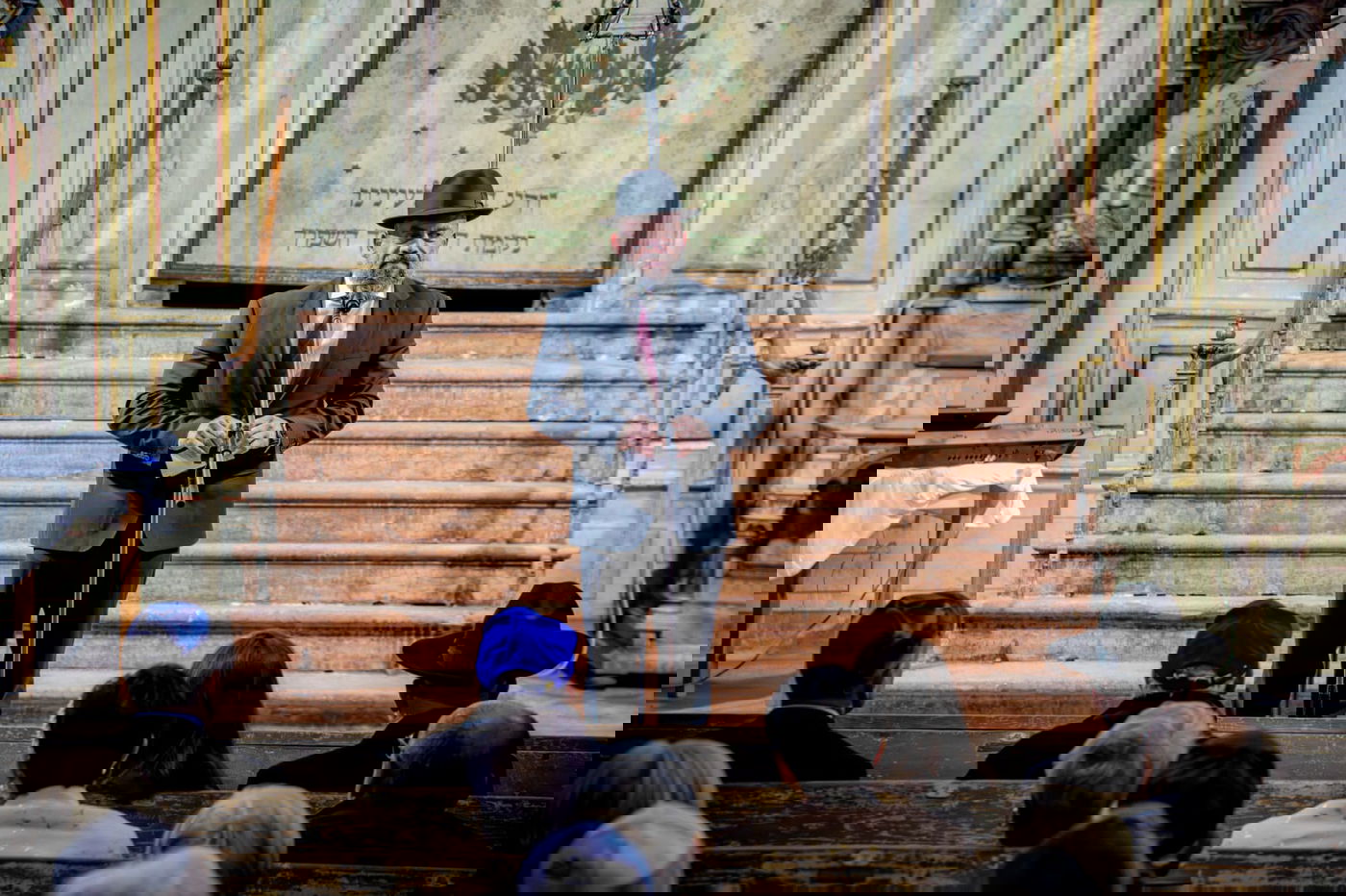 למרות גל השנאה והרדיפה: החגיגה היהודית המוחצנת בלב אירופה