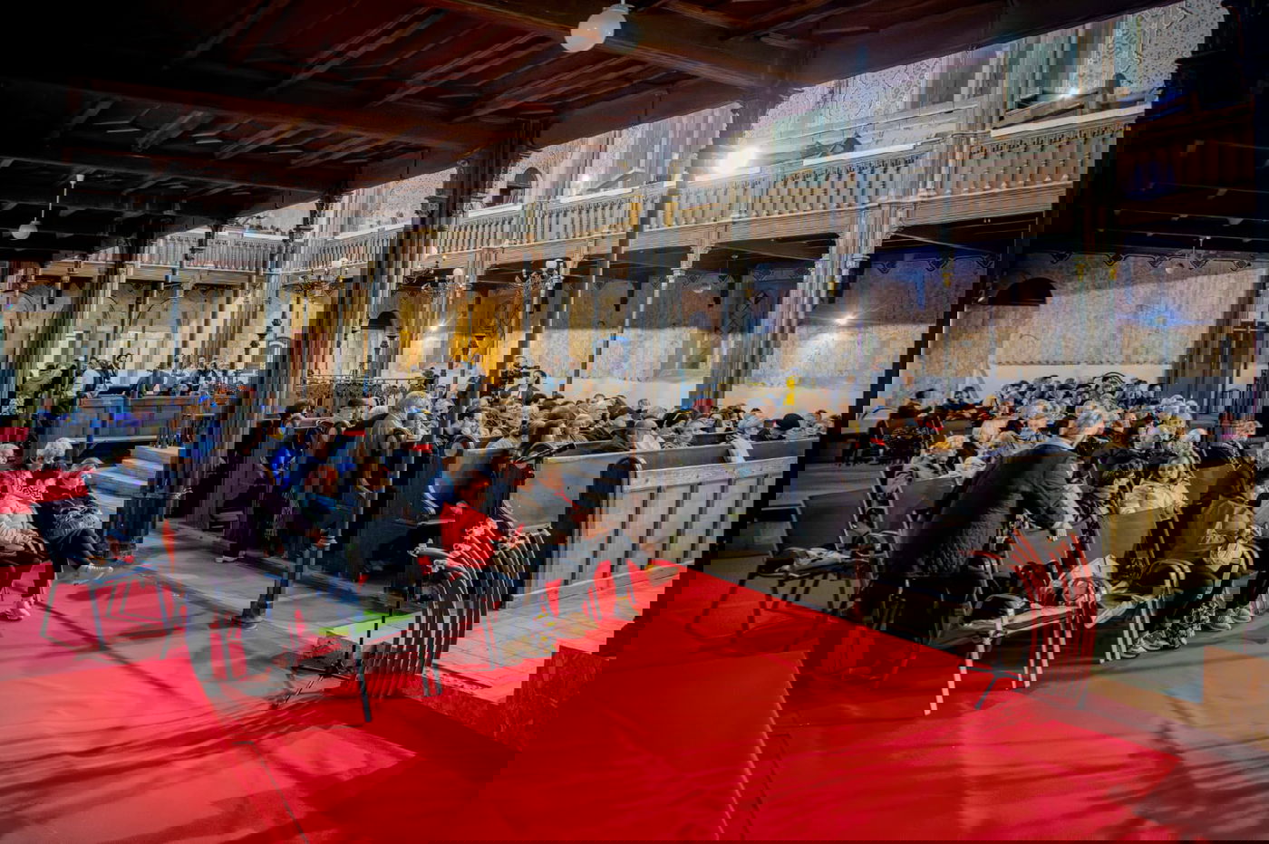 למרות גל השנאה והרדיפה: החגיגה היהודית המוחצנת בלב אירופה