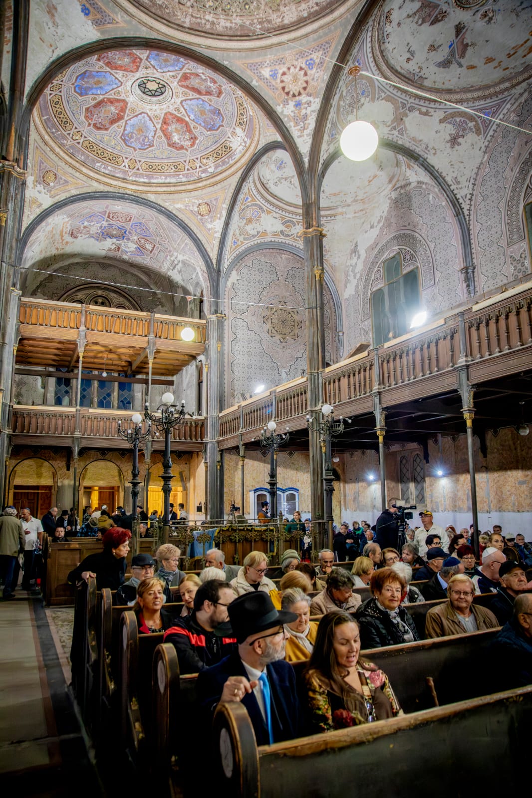 למרות גל השנאה והרדיפה: החגיגה היהודית המוחצנת בלב אירופה