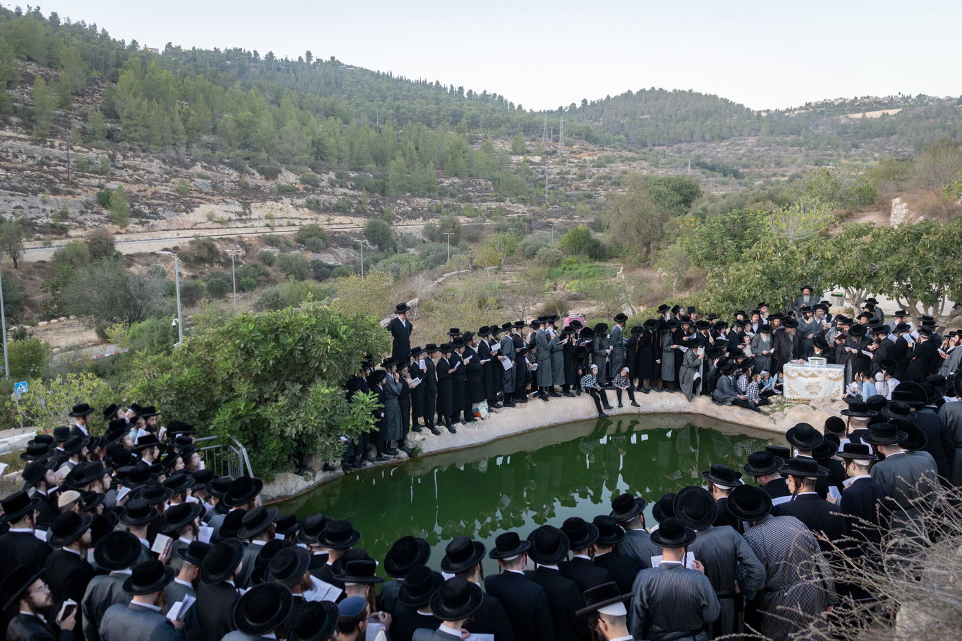 חסידי תולדות אברהם יצחק בתשליך