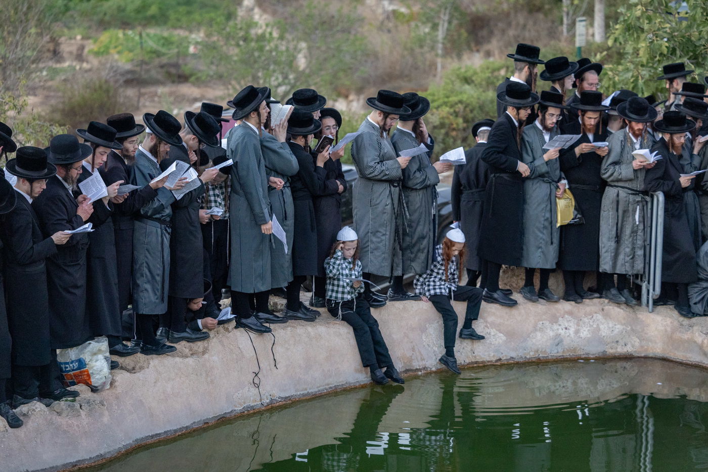 חסידי תולדות אברהם יצחק בתשליך