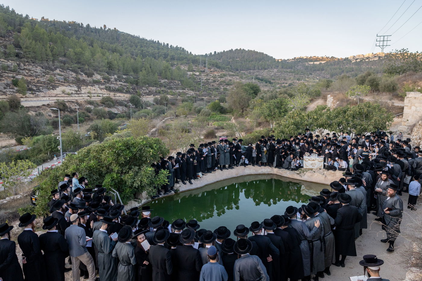 חסידי תולדות אברהם יצחק בתשליך