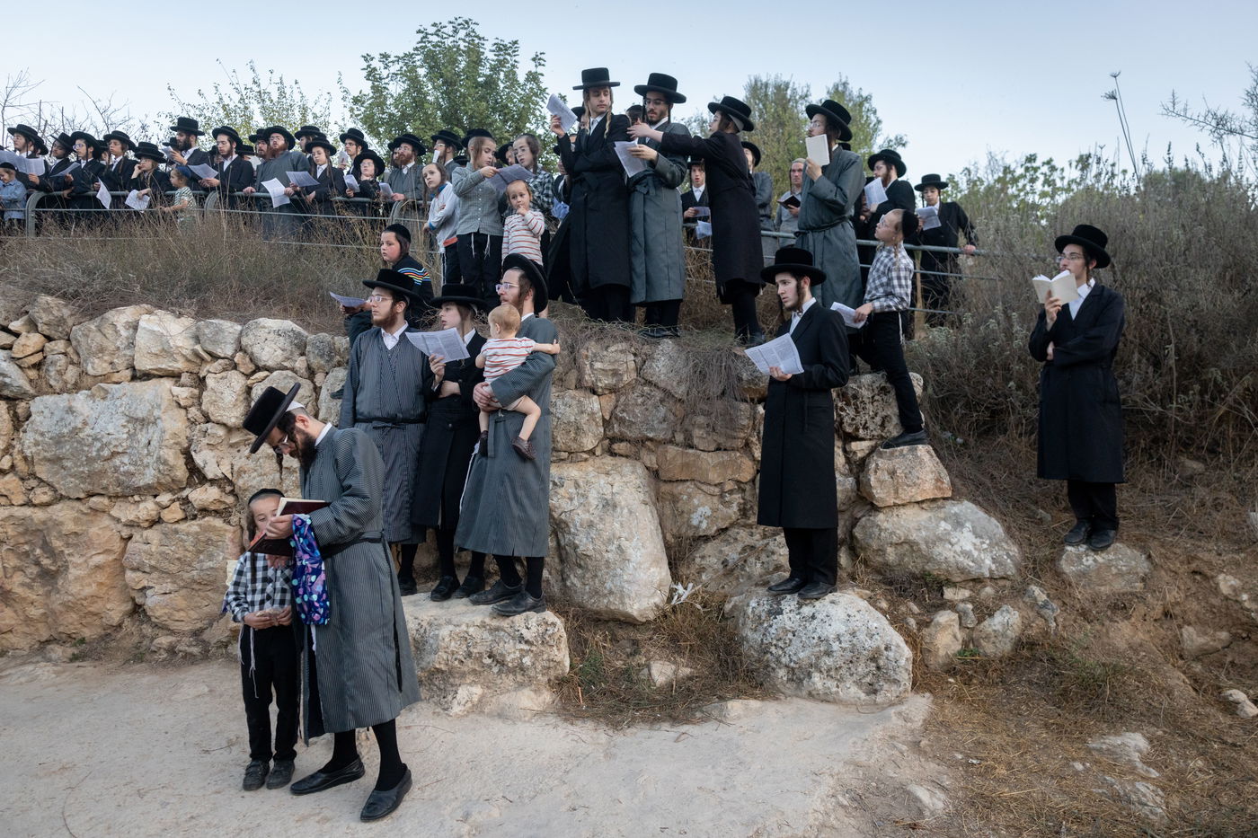 חסידי תולדות אברהם יצחק בתשליך