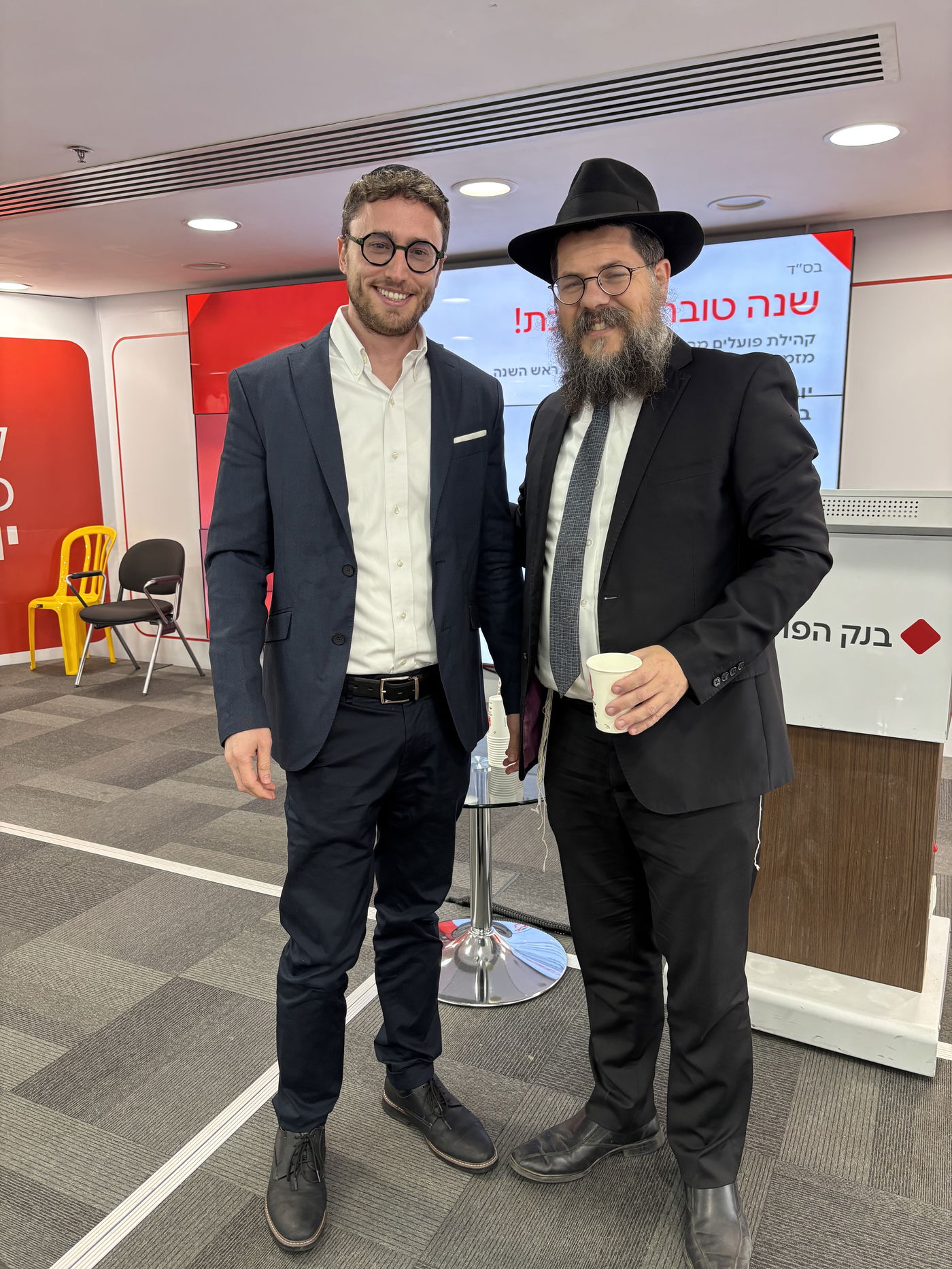 חברי קהילת "פועלים למהדרין" בכינוס חגיגי לקראת החגים