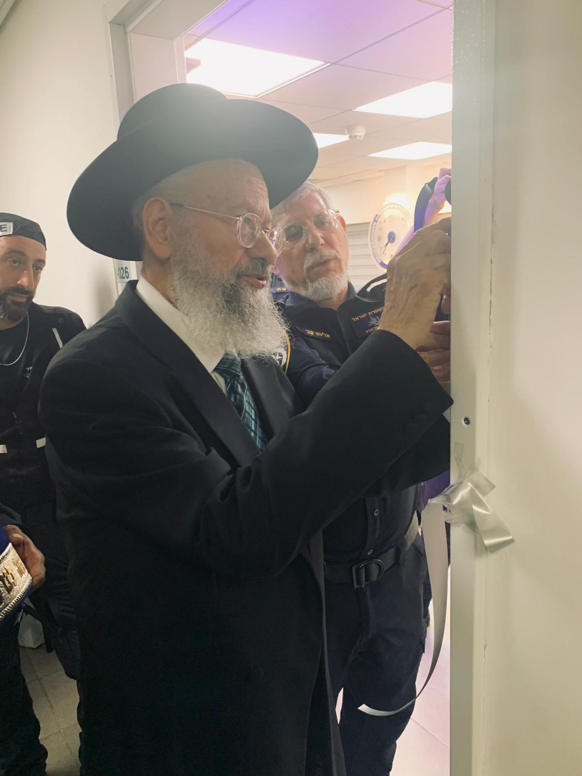 חנוכת בית הכנסת של תחנת לב ת"א, בשילוב הכנסת ספר תורה