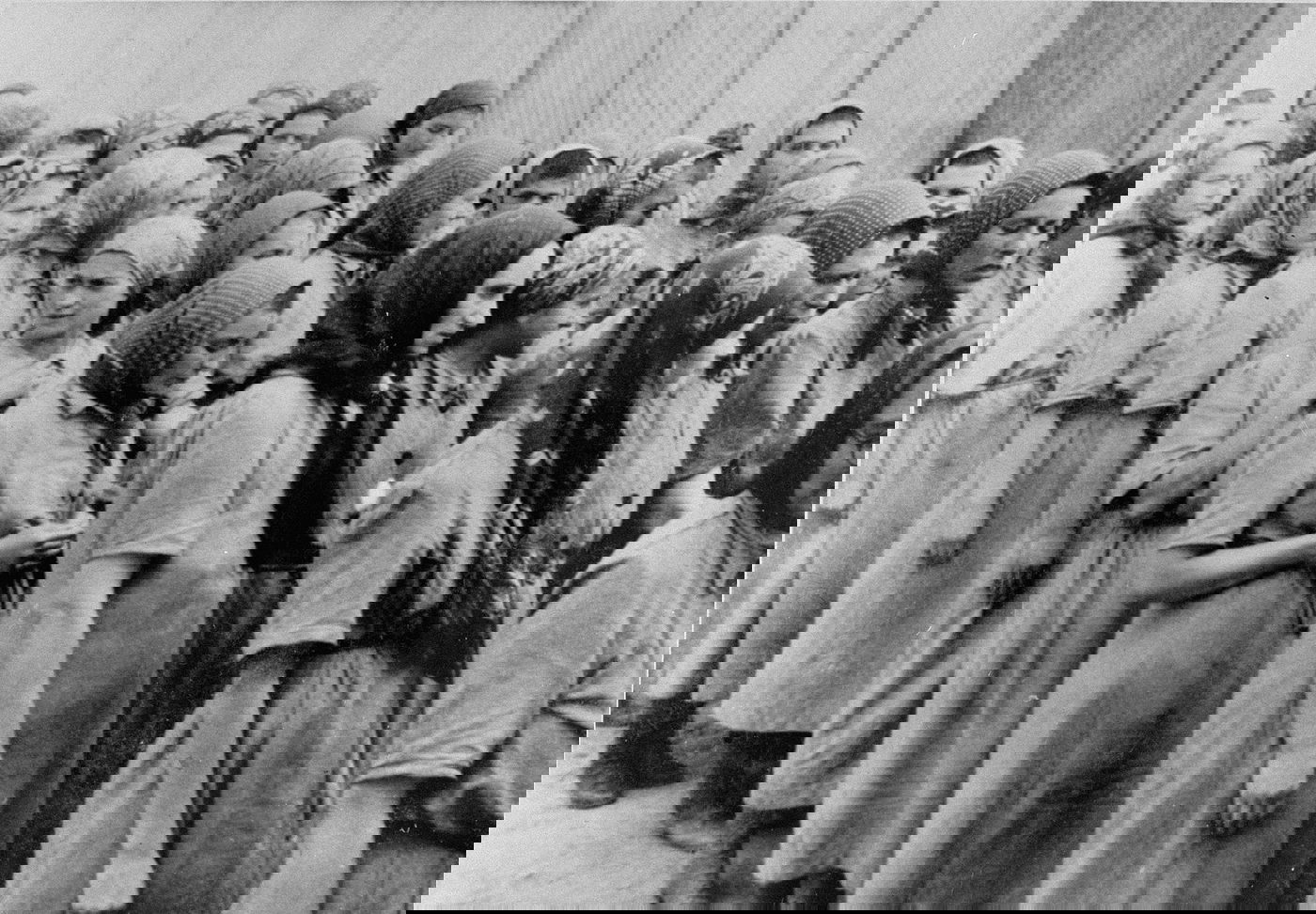 נשים יהודיות שנבחרו לעבודות כפייה באושוויץ־בירקנאו