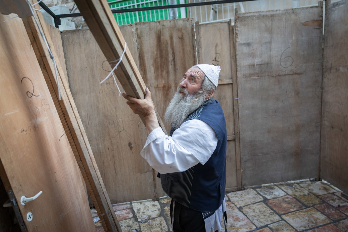 ערב חג סוכות במאה שערים