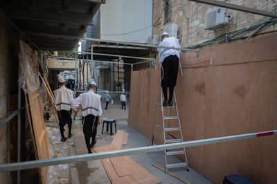 ערב חג סוכות במאה שערים