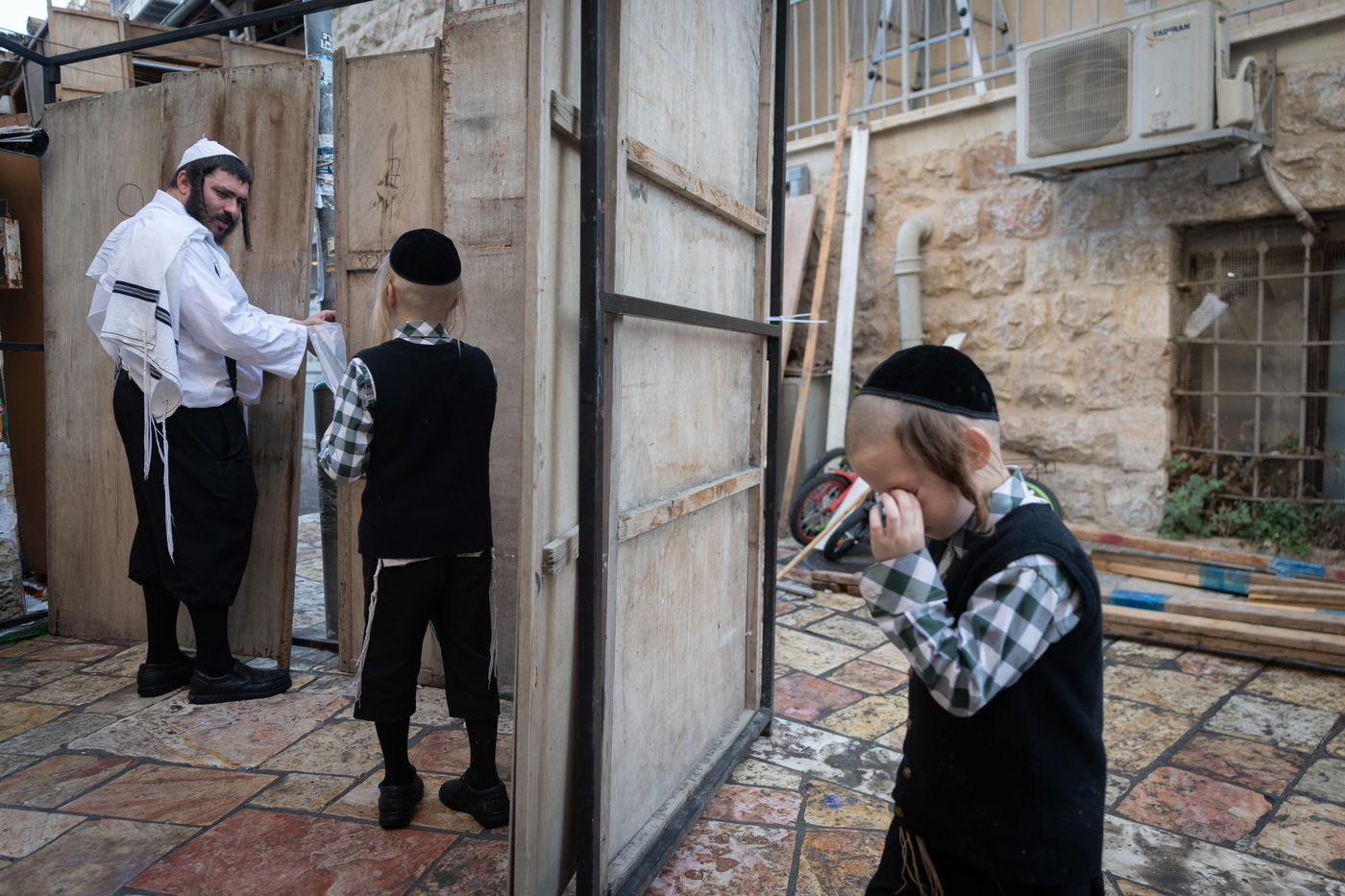 ערב חג סוכות במאה שערים