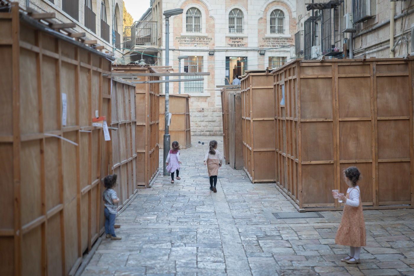 ערב חג סוכות במאה שערים