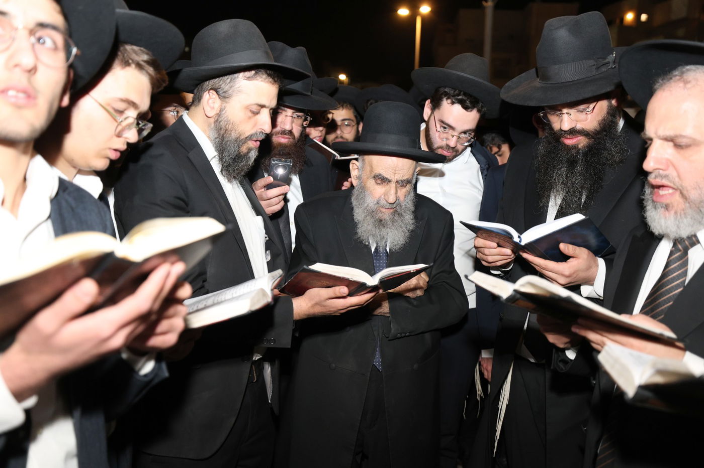 הגר"מ צדקה בישיבת אוהל תורה