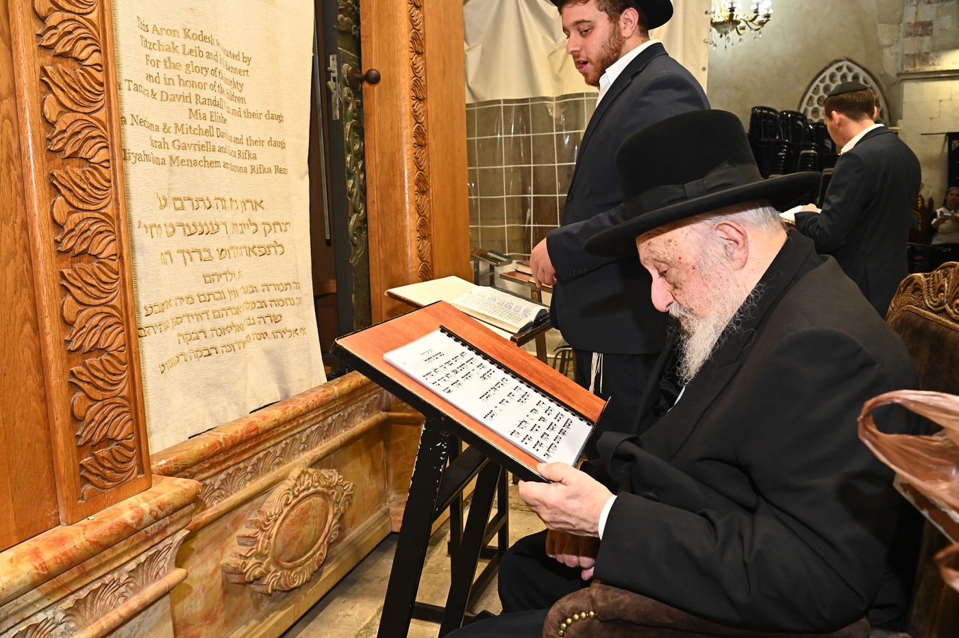 הגרב"ד פוברסקי בתפילה במערת המכפלה בחברון