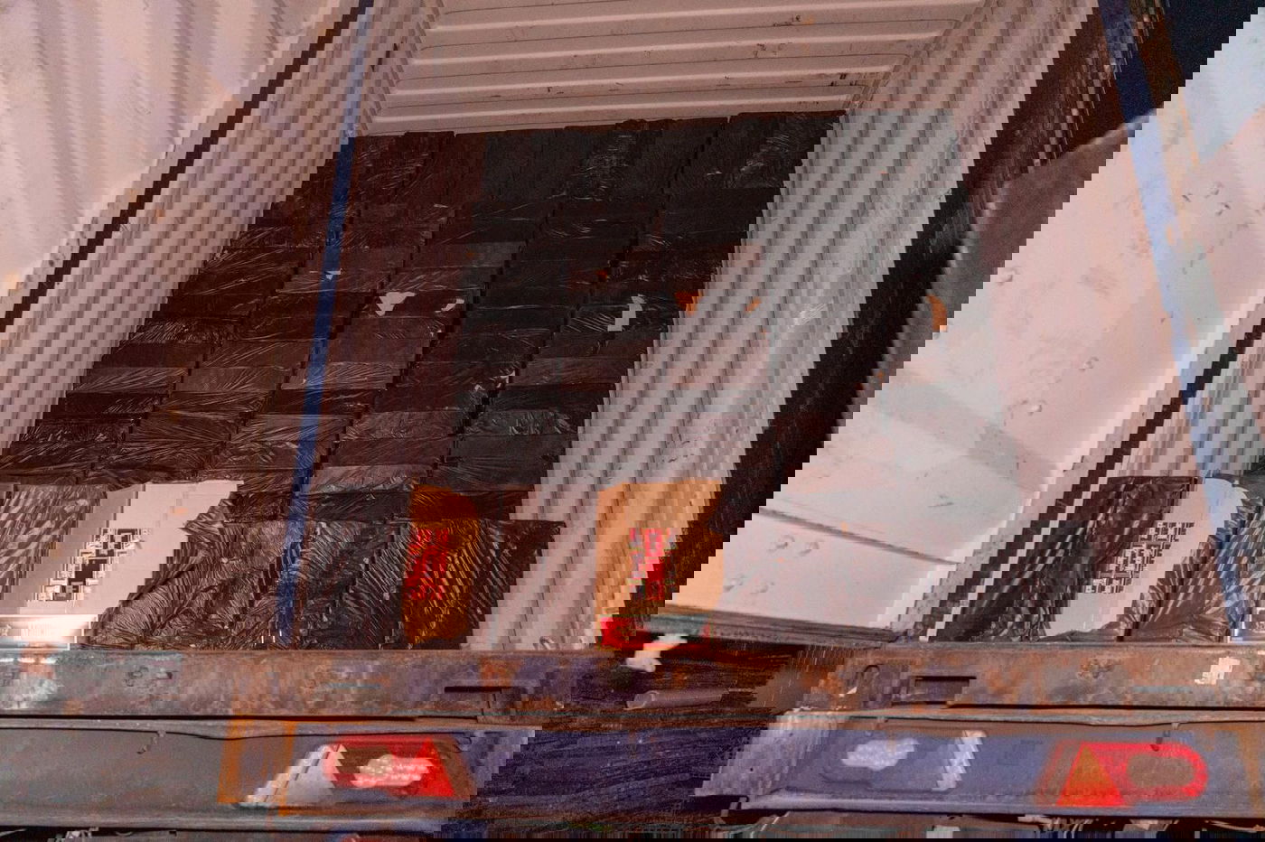 מקורי: כך ניסו להבריח לישראל 80,000 פאקטים של סיגריות